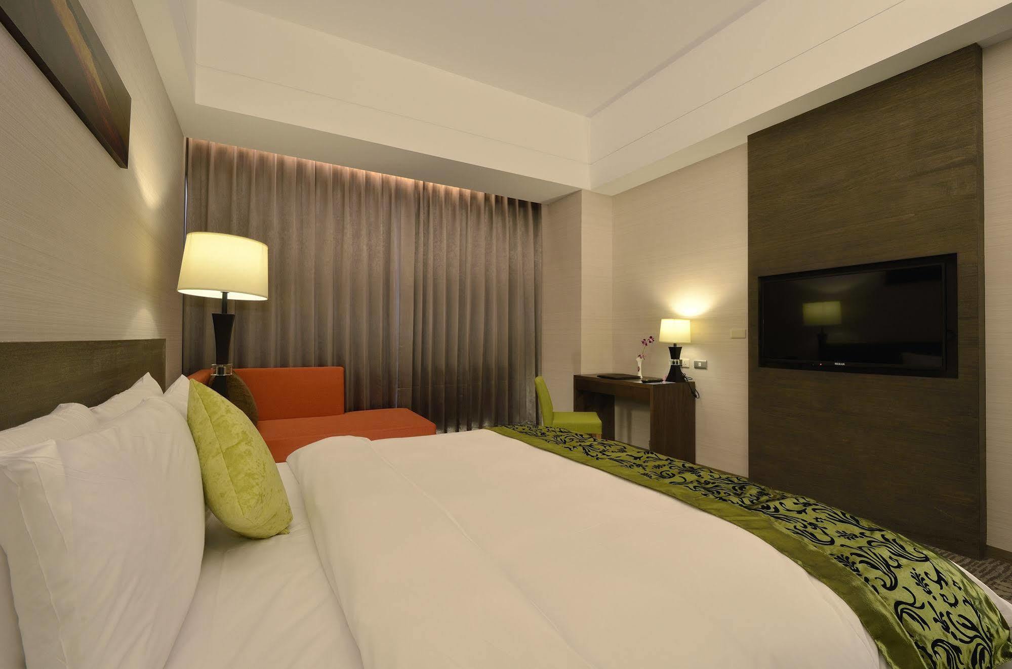 Hoya Hotel T'ai-tung Esterno foto