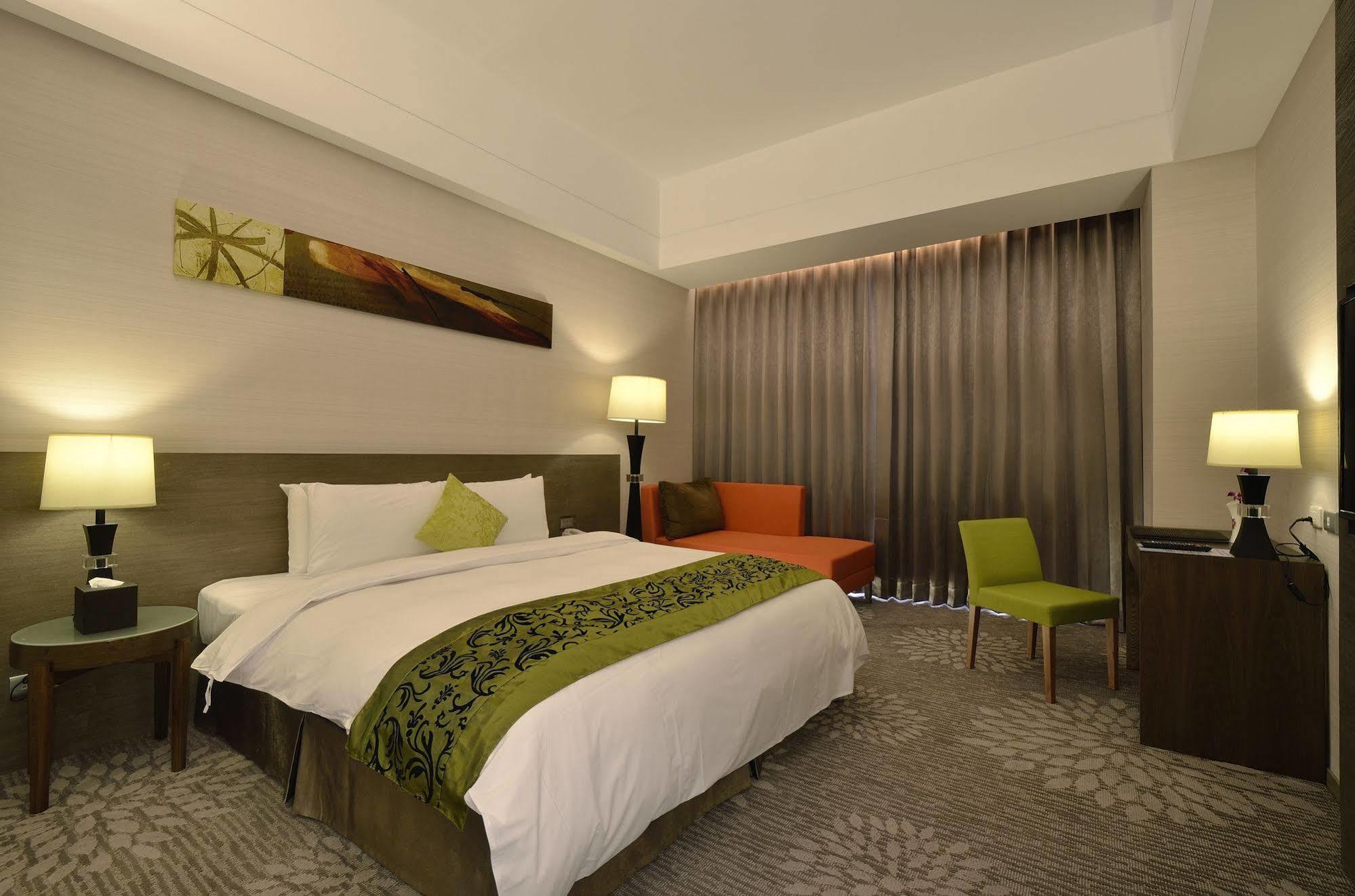 Hoya Hotel T'ai-tung Esterno foto